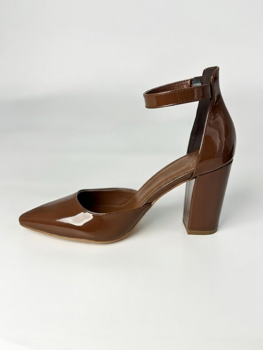 Zapatillas cafés Yaeli