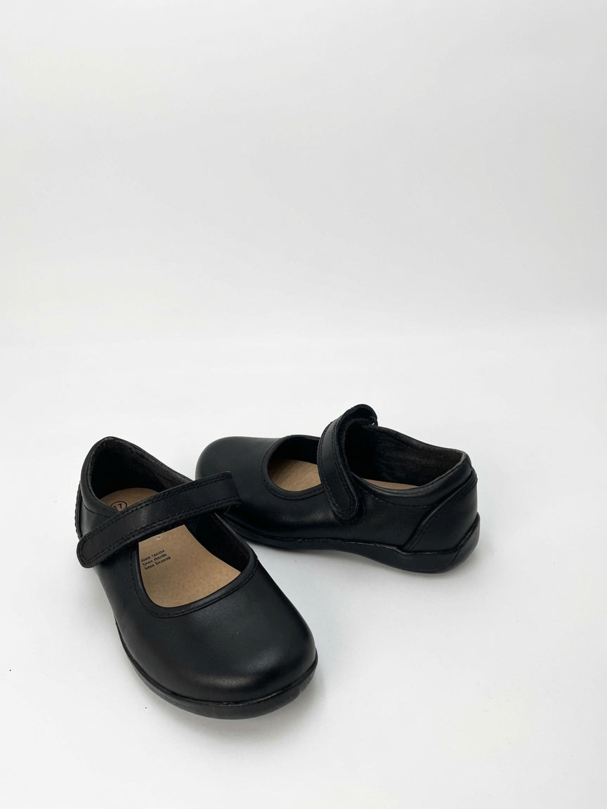 Zapato Escolar Negro para Niña con Velcro Marca VAVITO