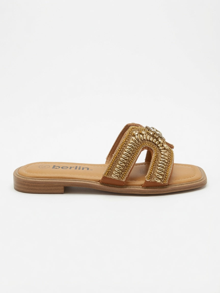 Sandalias Planas con Pedrería y Detalles Dorados Berlin