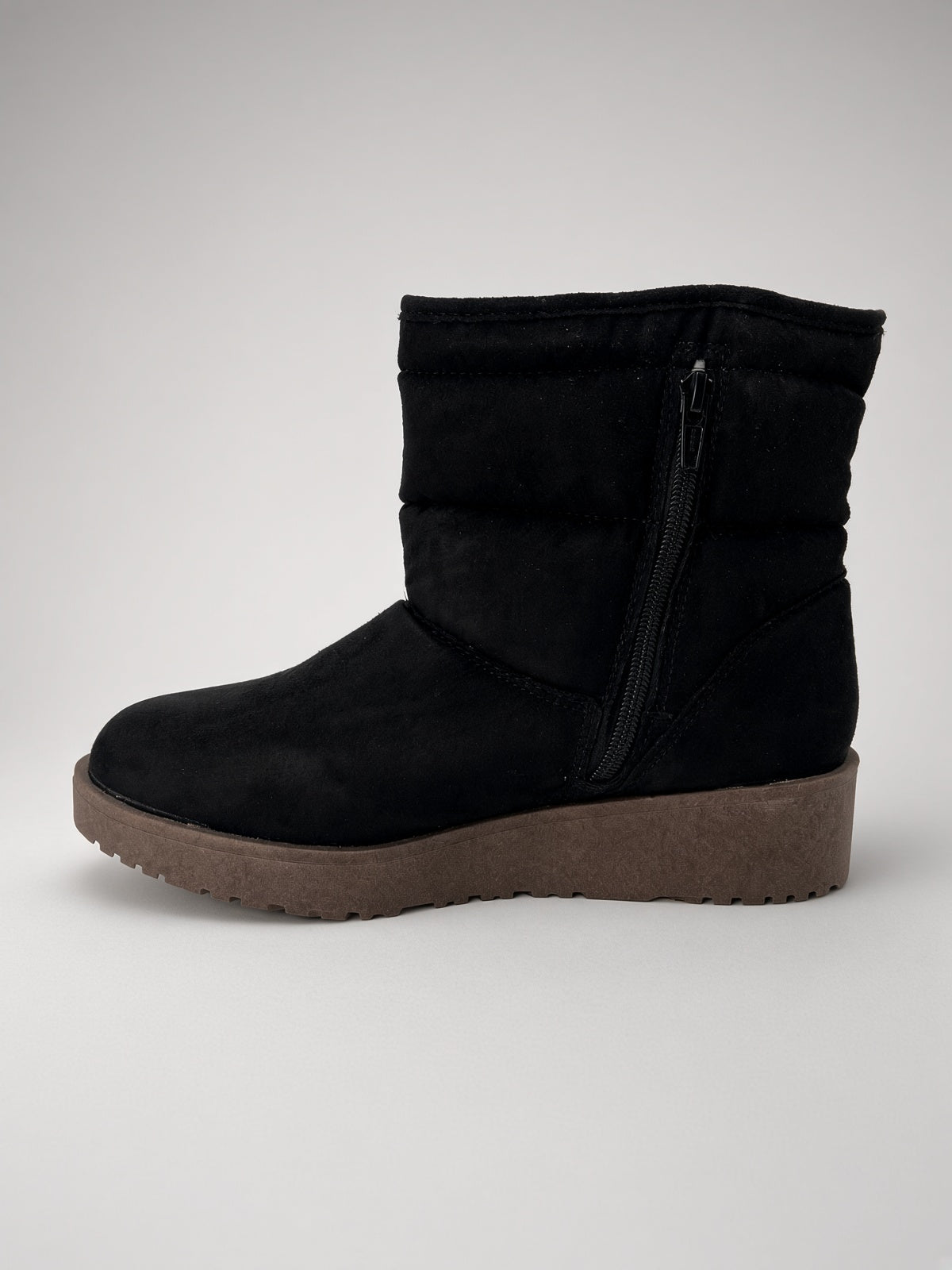Botin Térmico de Gamuza Negra con Botón Lateral para Dama