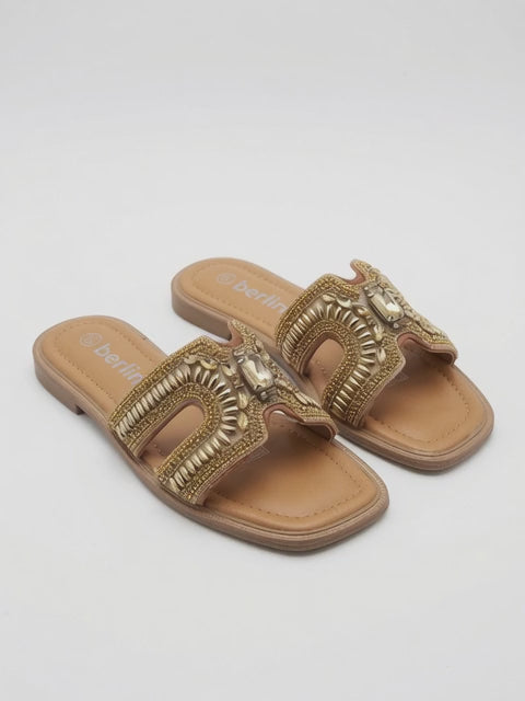 Sandalias Planas con Pedrería y Detalles Dorados Berlin